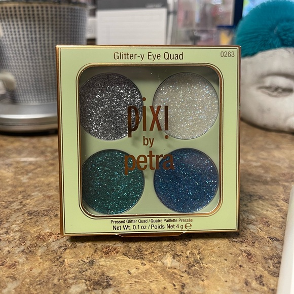 Pixi Glitter-y Eye Quad in Pearl Blue - Picture 4 of 8
